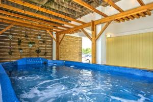 Waterfront Retreat 35 Dock Hot Tub Pool
