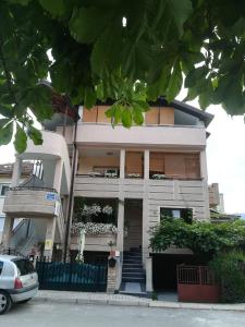 Dahlia Apartment