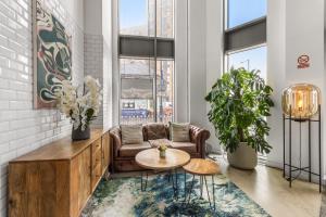 For Students Only Chapter White City in London