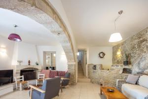 Traditional Villa Rogdia with Private Pool & BBQ, Near Rethymno