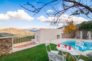 Traditional Villa Rogdia with Private Pool & BBQ, Near Rethymno