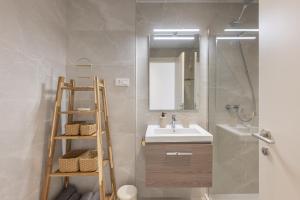 Modern Golf Oasis Mijas Pool, Terrace & Parking