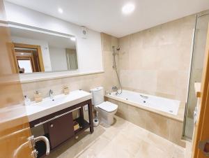 Apt with Panoramic views Golf Pools in Benahavis