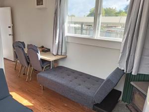 2 Doulbe and 2 Sofa Beds Garden Charlet B
