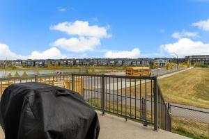 Bright 5BR Family Retreat 15 min to YYC