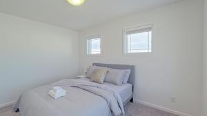 Bright 5BR Family Retreat 15 min to YYC