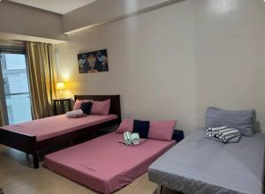 Fronting NAIA 3, Newport Condo with Hot Shower 8J2