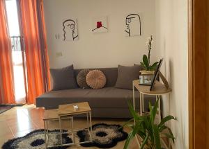 Petit Maison Saturnia