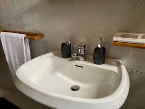 Petit Maison Saturnia