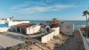 Spacious Family Beachfront Home The Beach House