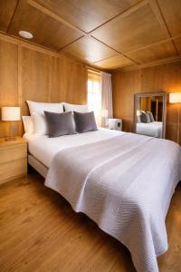 2 BEDROOMS PENTHOUSE MAYFAIR with AC and TERRACE