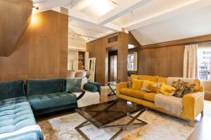 2 BEDROOMS PENTHOUSE MAYFAIR with AC and TERRACE