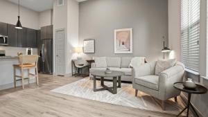 Landing Spectacular 1BD Gym Game Room