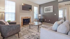 Landing Modern 1BD Pool Gym