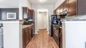 Landing Modern 1BD Pool Gym