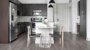 Landing Modern 1BD in Montopolis