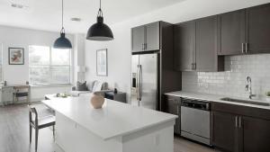 Landing Modern 1BD in Montopolis