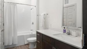 Landing Modern 1BD in Montopolis