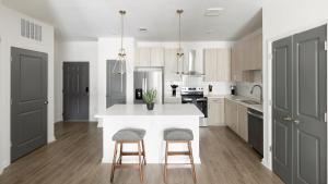 Landing Stylish 1BD Gym Clubhouse