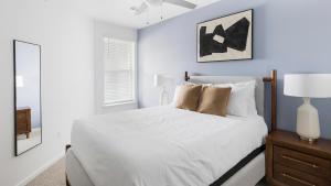 Landing Stylish 1BD Gym Clubhouse