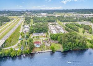 Paradise on Ocean Waterway Huge 5000 sq ft w Private Pool, Boat Dock, Grand Piano, Game Tables, BBQ, 1 acre Yard, Crib, Sleeps 34