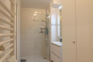 Nice Time - Chic Apartment with sunny terrace, Nice Port