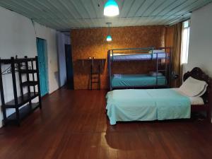 Casa Retro Acacias Hostel