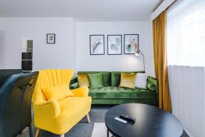 Stylish 2 Bedroom, 2 Bathroom Apartment with Free Parking