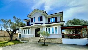 Villa Edmond in the Hills