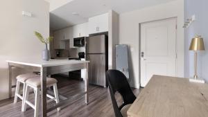 Landing Beautiful 1BD Gym