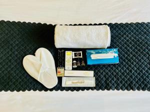 Modern Luxe Studio Ambience Cozy & Stylish Stay