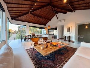 Casa 05 Monte Boa Vista - Casa de Luxo na Serra com Sauna e 4 Suítes