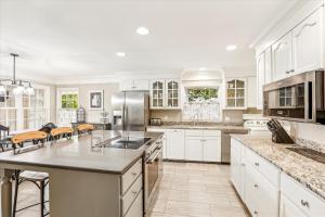 4 Greenwood Court