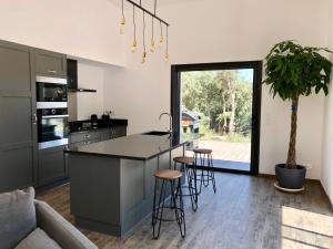 Villa piscine chauffée & jardin - Centre 5 min - Plage 10 min - Ménage