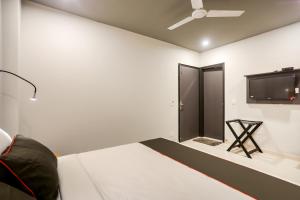 Super Collection O Le Noida Hotel Near Sector 76 Metro Station
