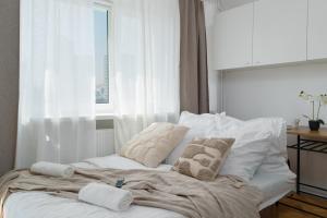 LYNA Home Gold - Manhattan View