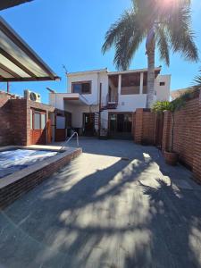 Casa con alberca cerca de cajititlan