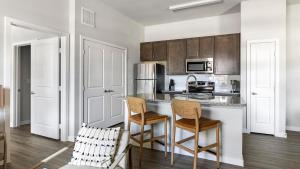 Landing Amazing 1BD Gym Pool