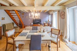 Luxury Family House with Backyard