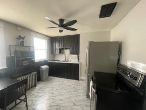 3 BR Apartment Near Wesleyan 201