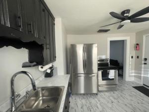 3 BR Apartment Near Wesleyan 201