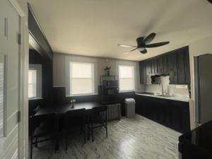 3 BR Apartment Near Wesleyan 201