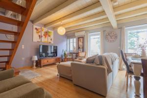 Luxury Family House with Backyard