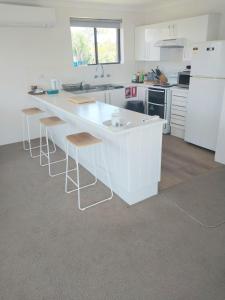 Shoal Bay Water Views, 1 night stays available
