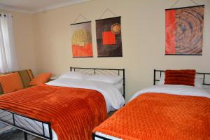 4 Rooms at 34 Forge Cl