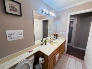 Cedar Hills Guest House- Beautiful Room, Free Parking, 24 Hr Transit