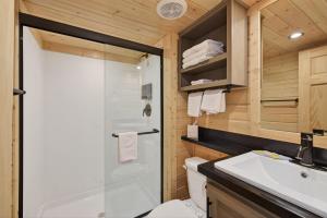 Cozy Tiny Home With Loft