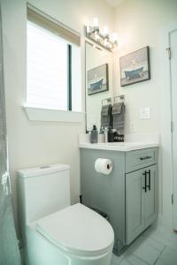 3BR City Views Yard Play 8 min to Six Flags
