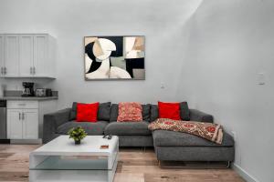 Lux Modern 1-Bedroom 1-Bathroom Loft With Parking