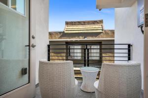 Lux Modern 1-Bedroom 1-Bathroom Loft With Parking